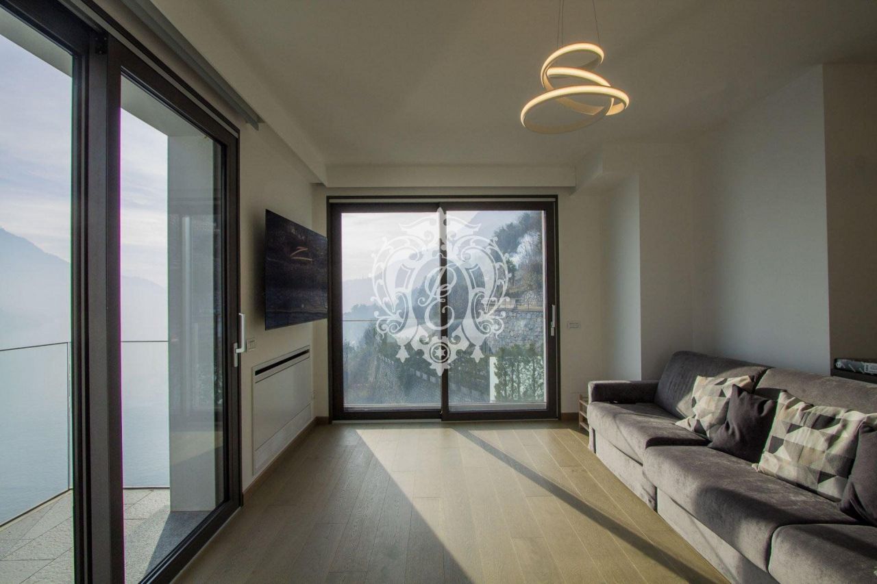 Квартира в Карате-Урио, Италия, 160 м² - фото 2