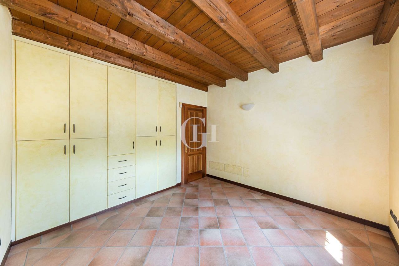 Вилла у озера Гарда, Италия, 300 м² - фото 7