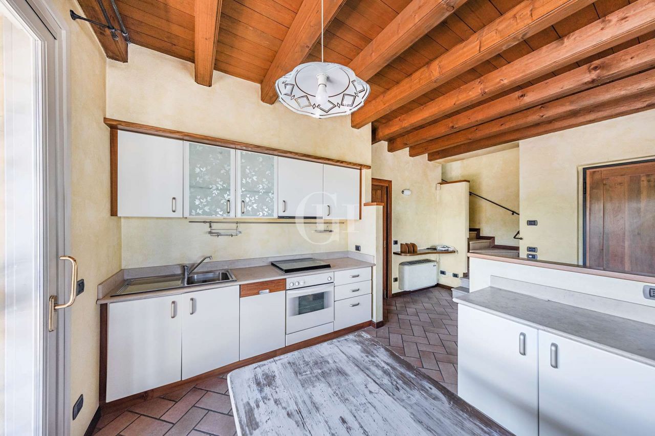 Вилла у озера Гарда, Италия, 300 м² - фото 5