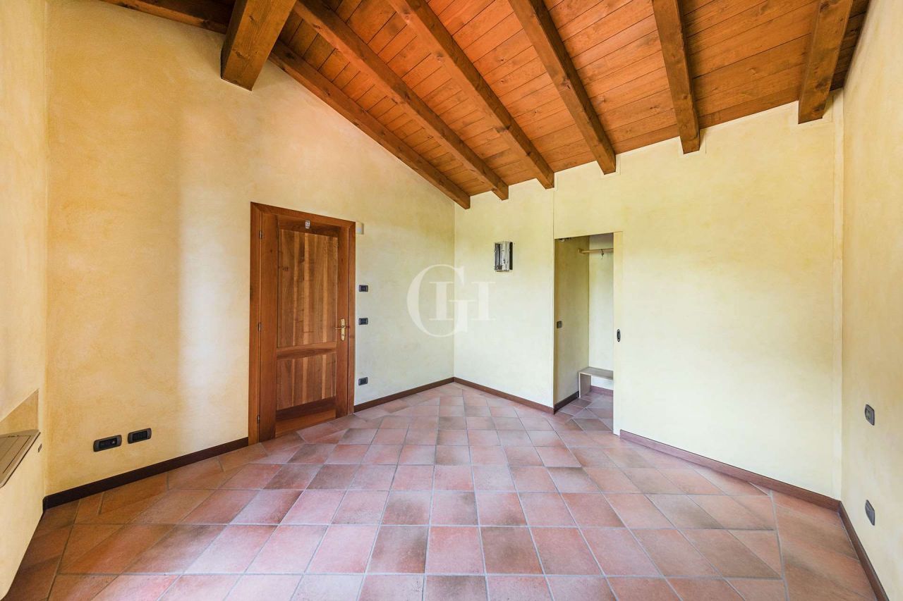 Вилла у озера Гарда, Италия, 300 м² - фото 9