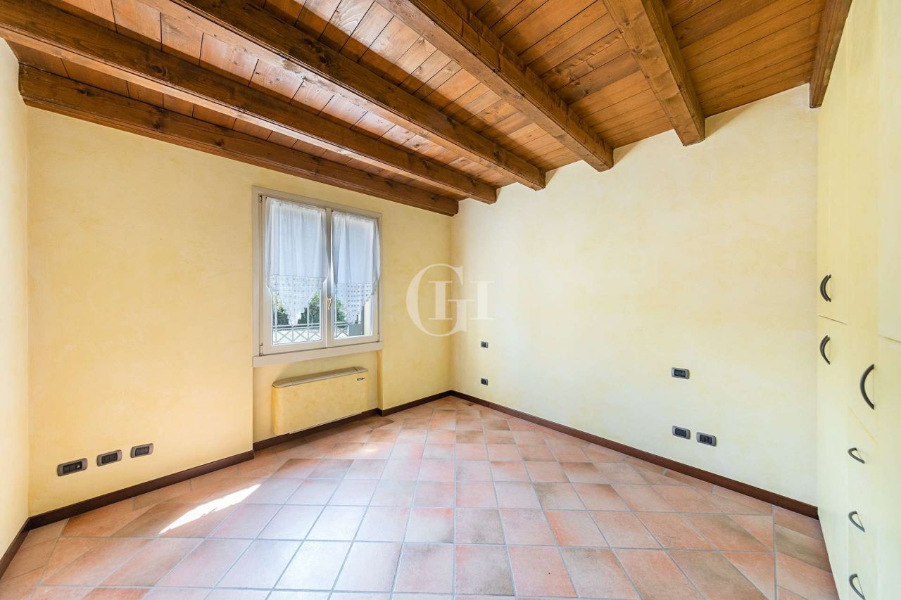 Вилла у озера Гарда, Италия, 300 м² - фото 6