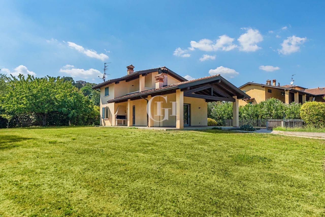 Вилла у озера Гарда, Италия, 300 м² - фото 16