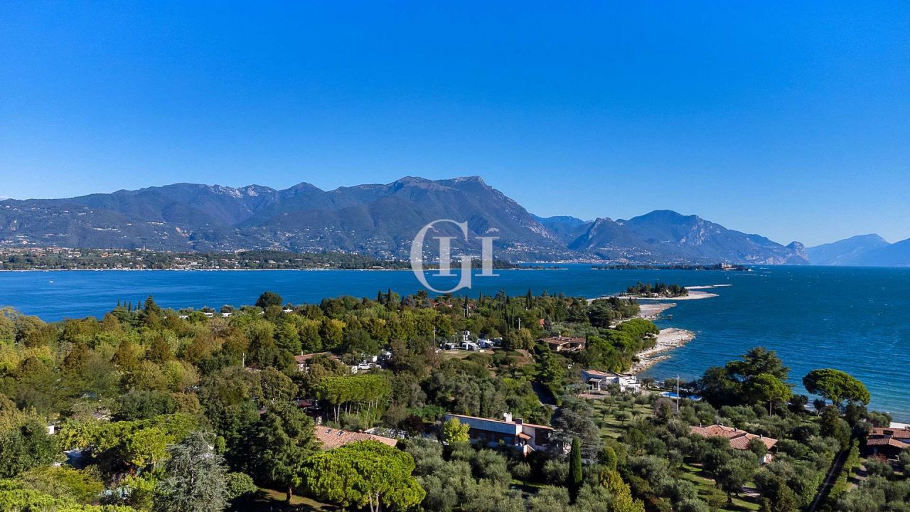 Вилла у озера Гарда, Италия, 515 м² - фото 2