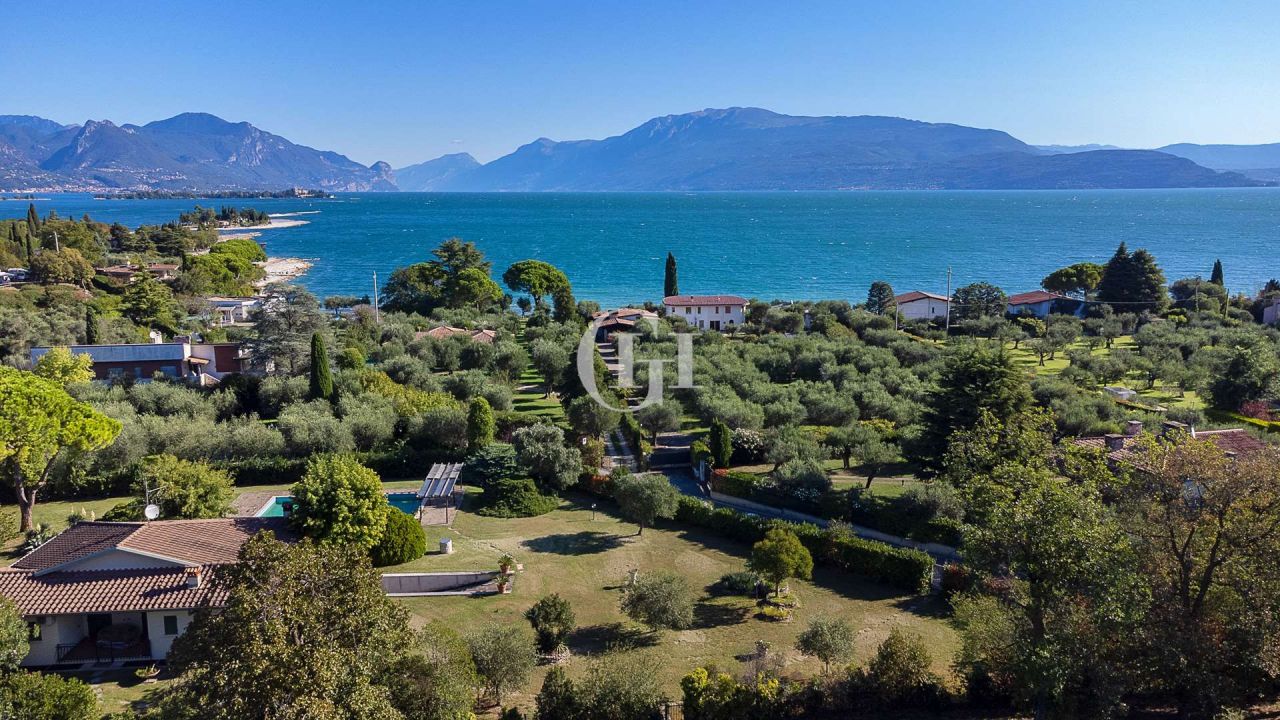Вилла у озера Гарда, Италия, 515 м² - фото 5