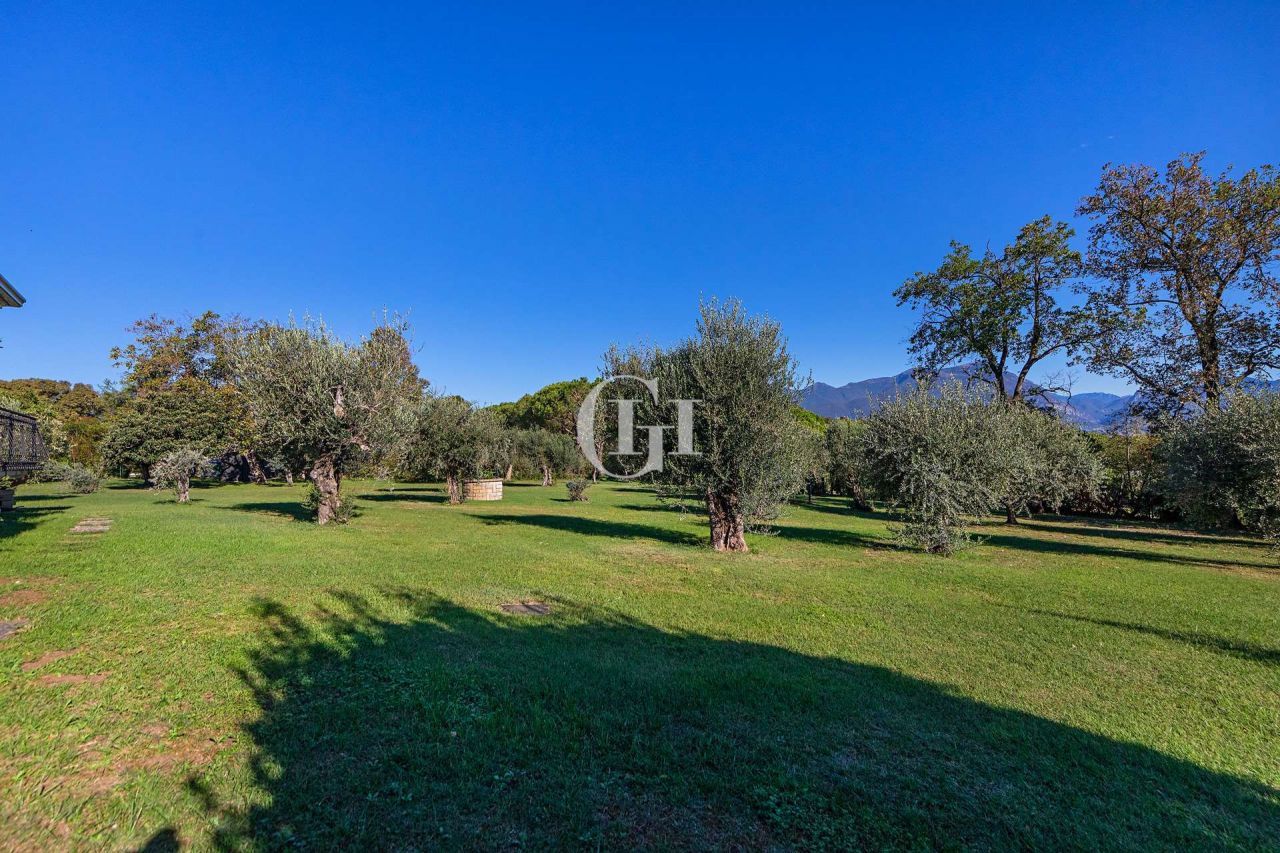 Вилла у озера Гарда, Италия, 515 м² - фото 12