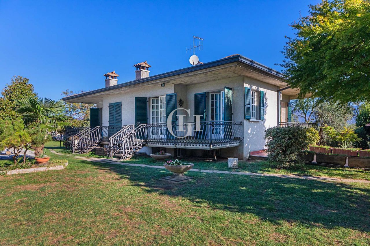 Вилла у озера Гарда, Италия, 515 м² - фото 9