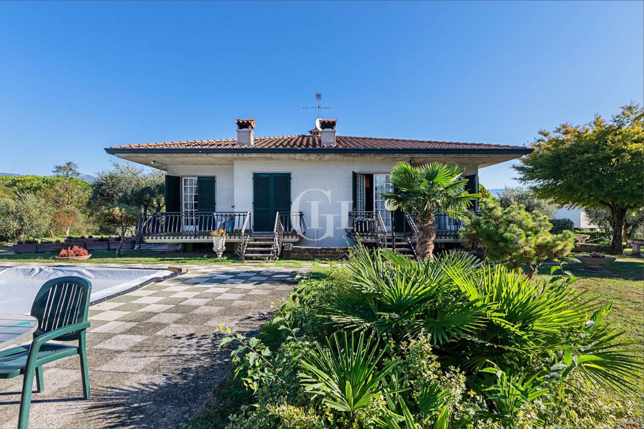 Вилла у озера Гарда, Италия, 515 м² - фото 15