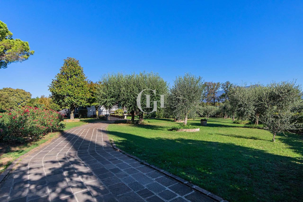 Вилла у озера Гарда, Италия, 515 м² - фото 18