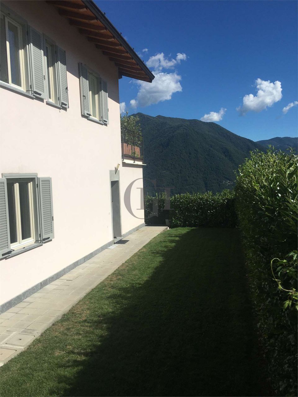 Вилла у озера Комо, Италия, 150 м² - фото 4