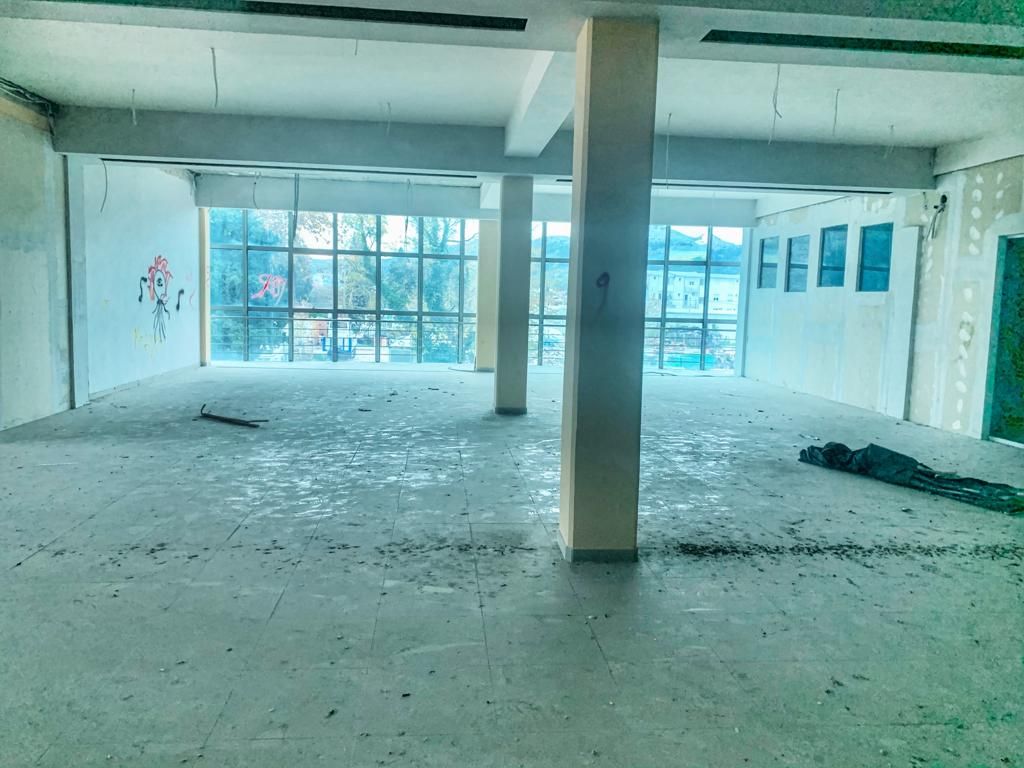 Кафе, ресторан в Баре, Черногория, 3 500 м² - фото 2