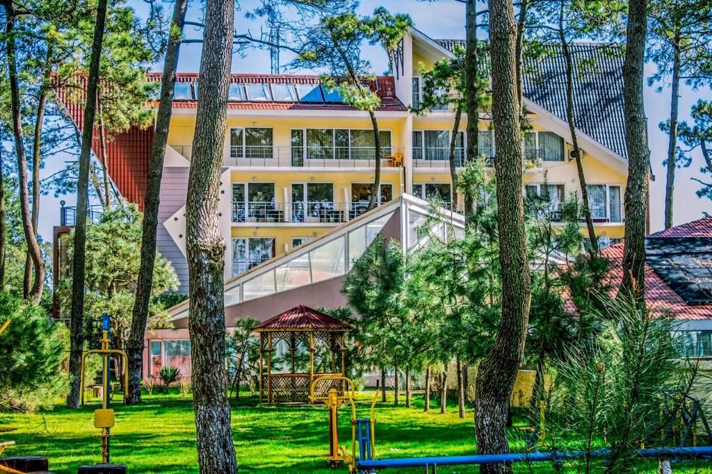Отель, гостиница в Поти, Грузия, 1 830 м2 - фото 1