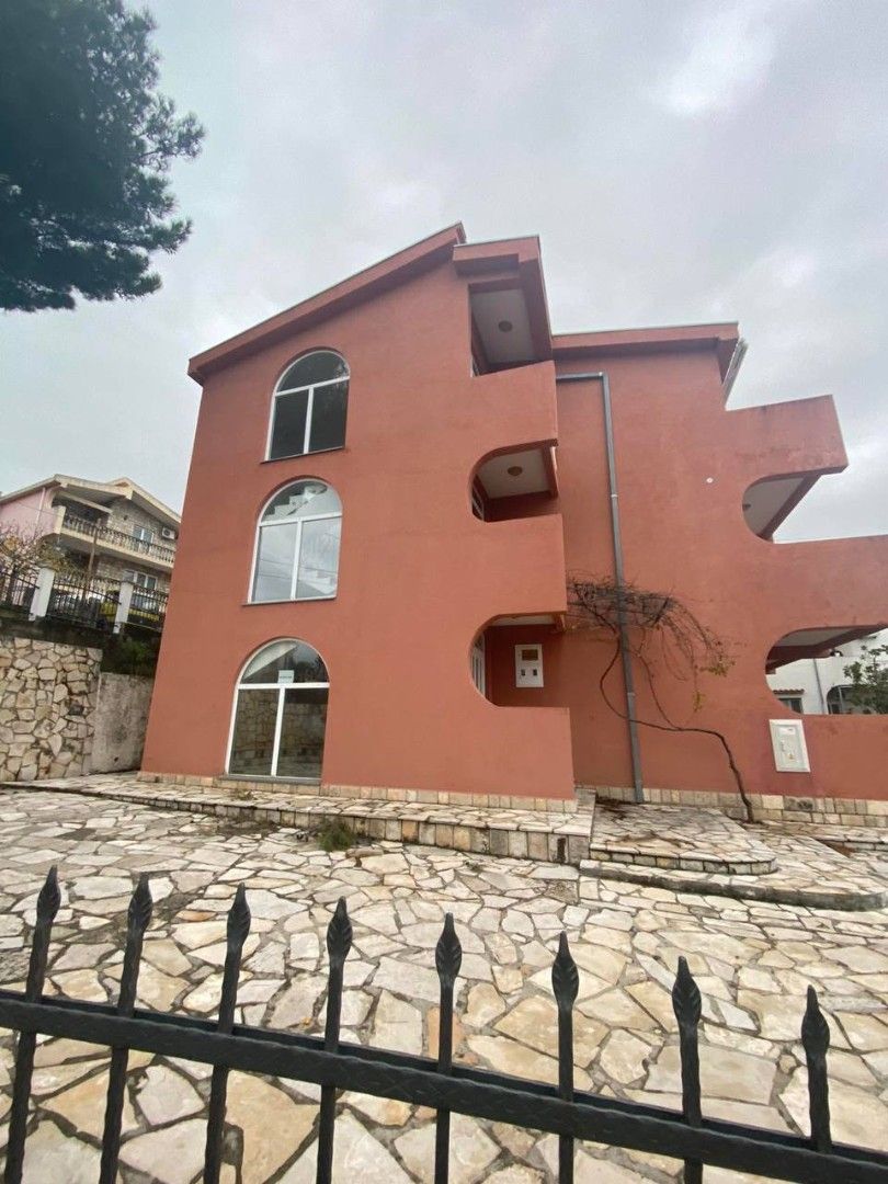 Дом в Баре, Черногория, 274 м2 - фото 1