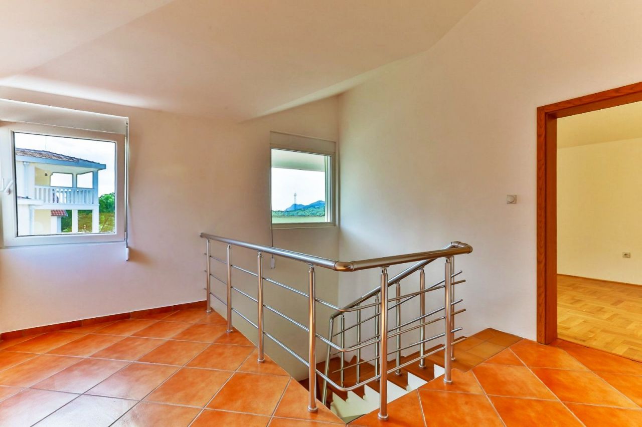 Коттедж в Добра Воде, Черногория, 260 м² - фото 7