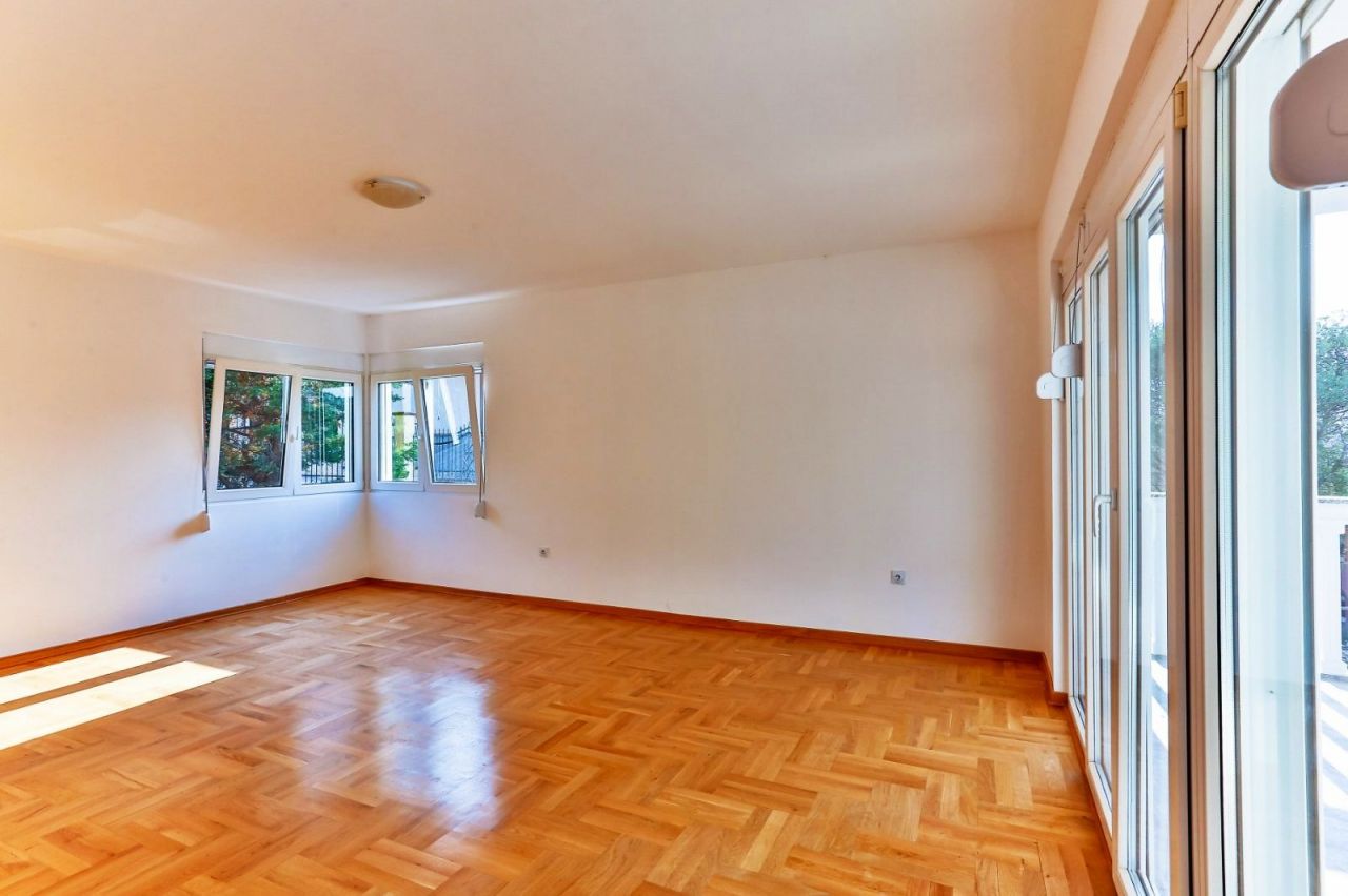 Коттедж в Добра Воде, Черногория, 260 м² - фото 18