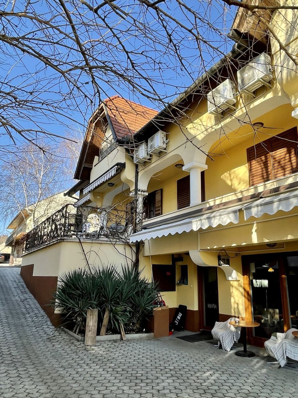 Отель, гостиница в Хевизе, Венгрия, 435 м2 - фото 1
