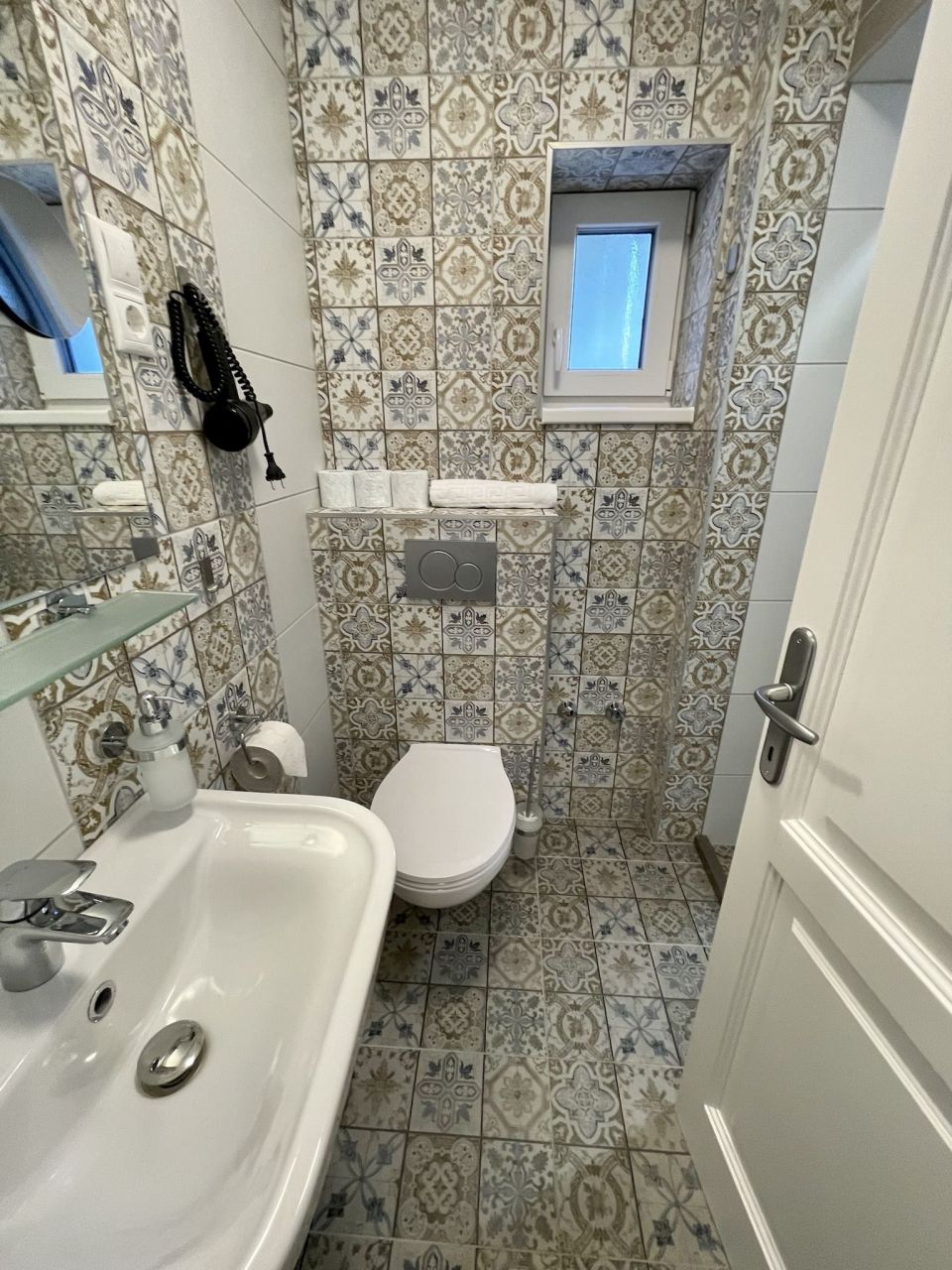 Отель, гостиница в Хевизе, Венгрия, 520 м² - фото 8