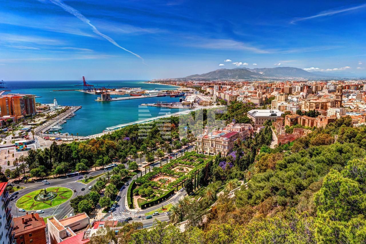 Коммерческая недвижимость в Малаге, Испания, 1 605 м2 - фото 1