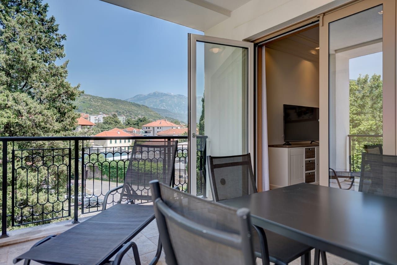 Апартаменты в Тивате, Черногория, 77 м2 - фото 1