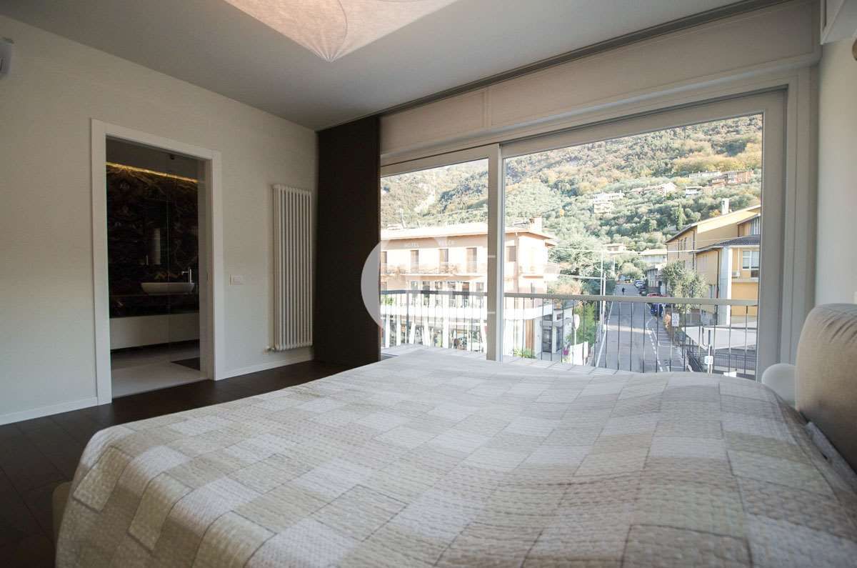 Пентхаус у озера Гарда, Италия, 130 м² - фото 13