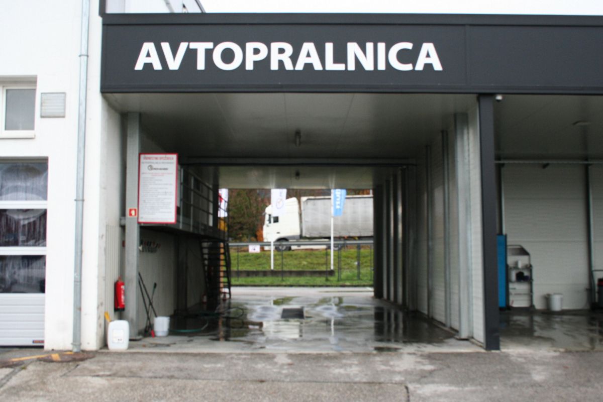 Магазин в Словень-Градеце, Словения, 2 056.5 м² - фото 4