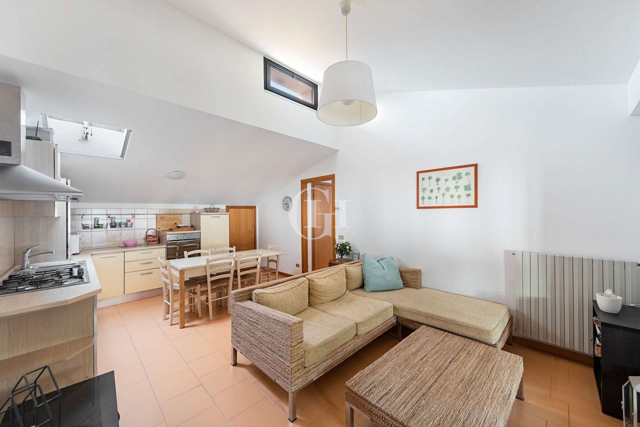 Апартаменты у озера Гарда, Италия, 110 м² - фото 4