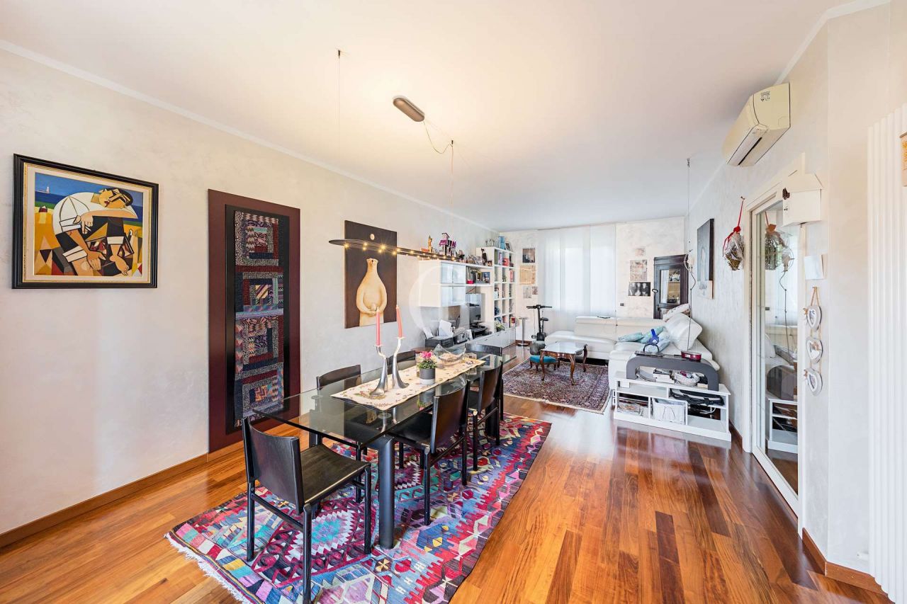 Вилла у озера Гарда, Италия, 180 м² - фото 2