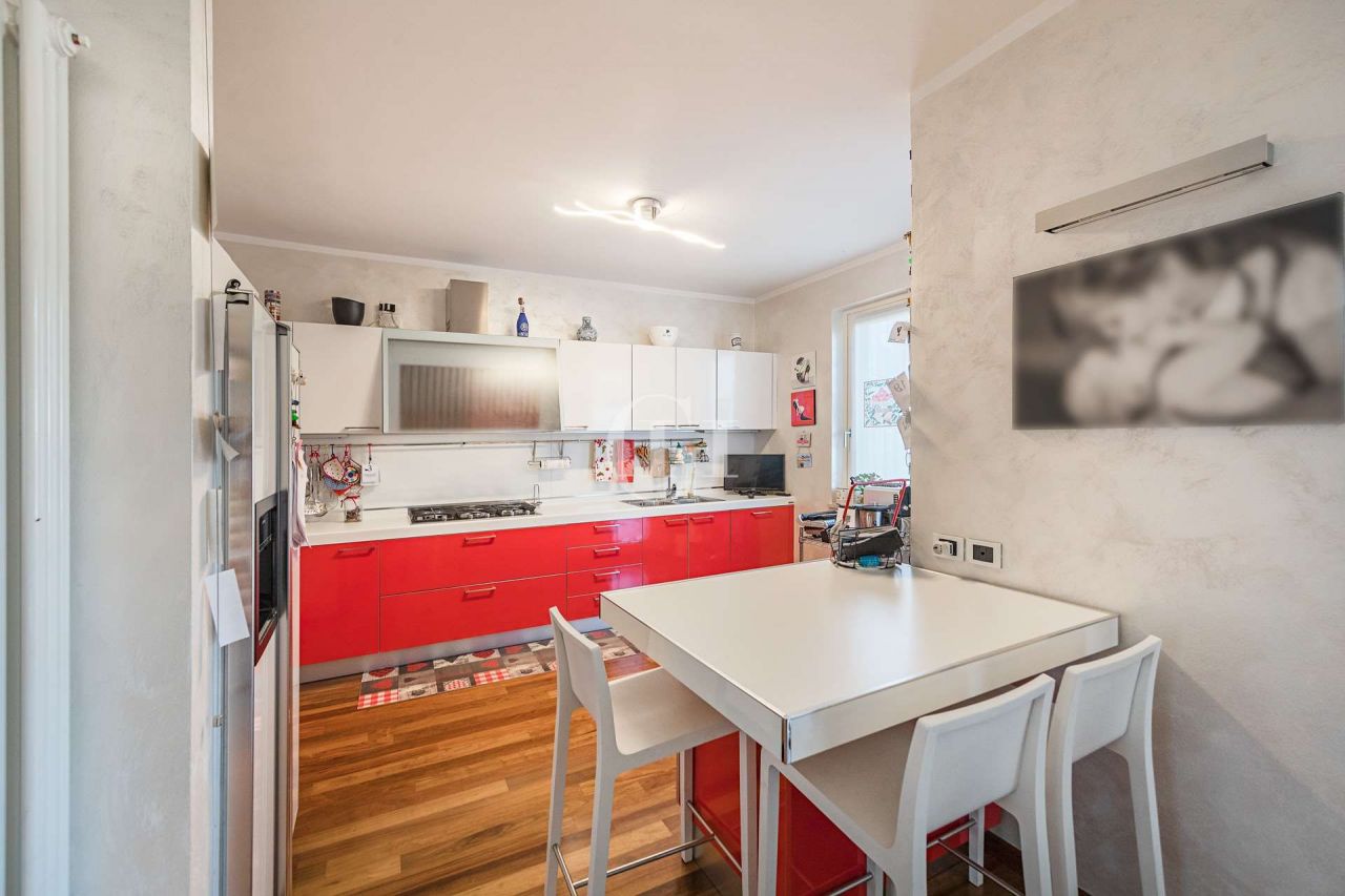 Вилла у озера Гарда, Италия, 180 м² - фото 5