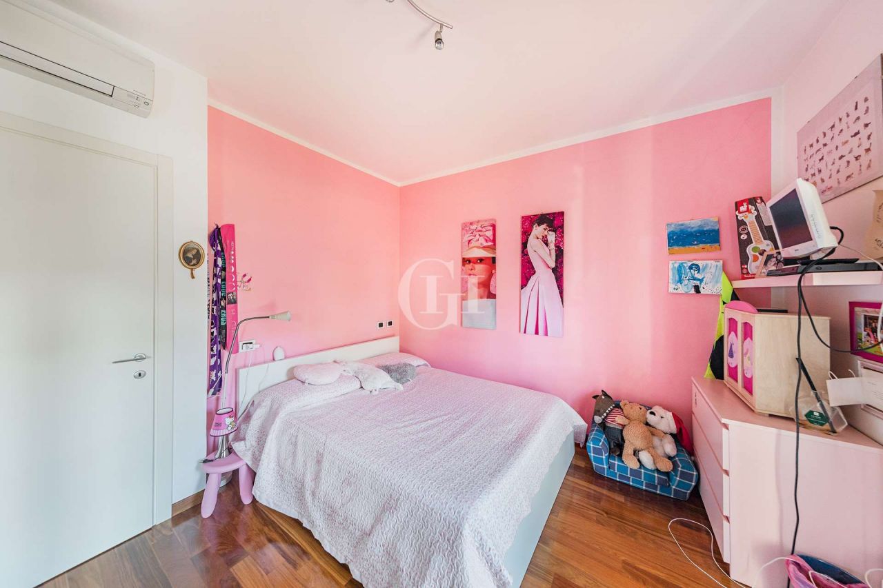 Вилла у озера Гарда, Италия, 180 м² - фото 11