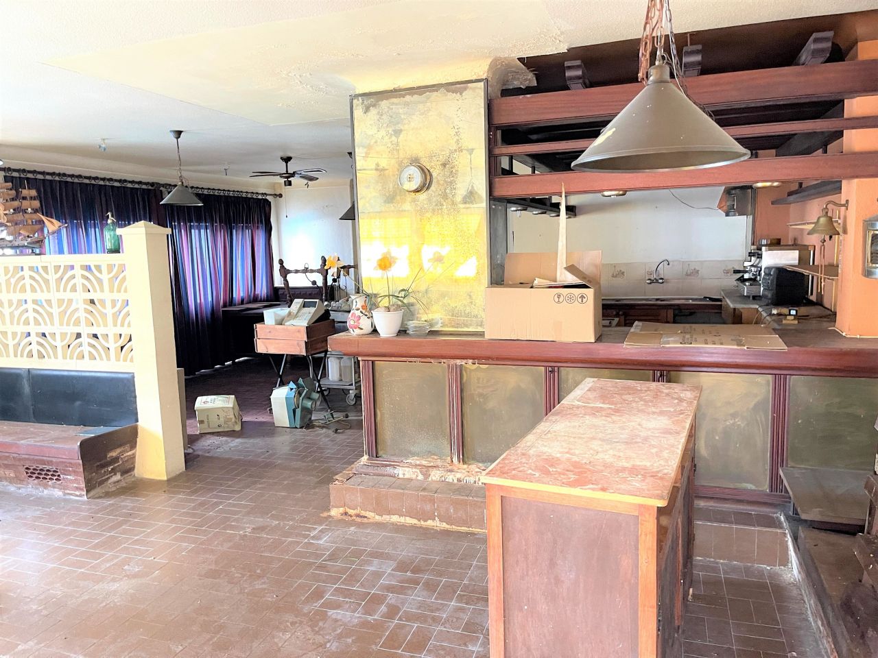 Коммерческая недвижимость в Польенсе, Испания, 100 м² - фото 1