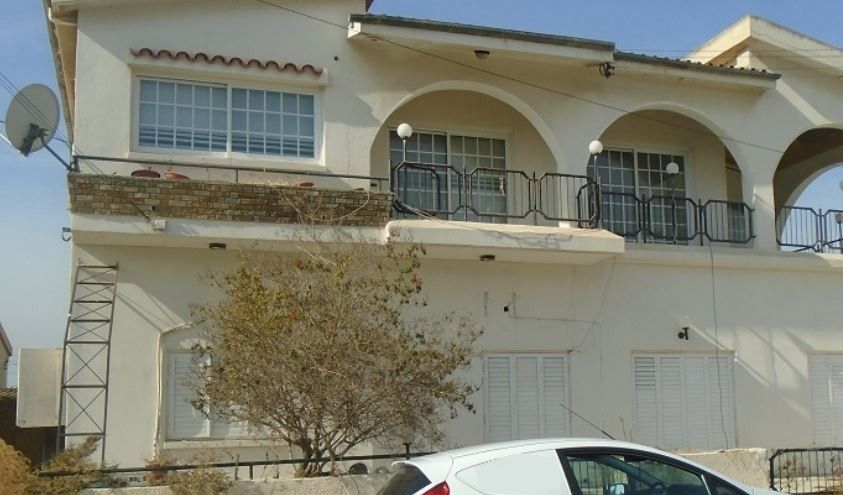Коммерческая недвижимость в Ларнаке, Кипр, 256 м2 - фото 1