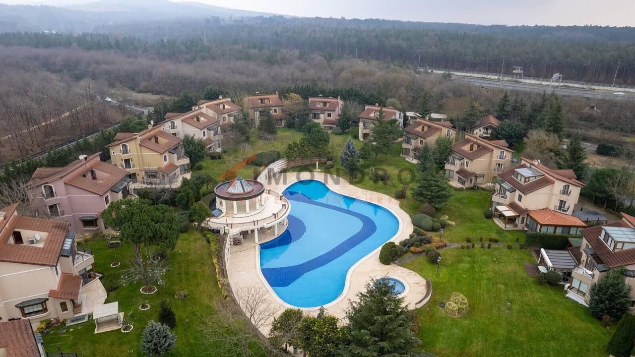 Дом в Чекмекёе, Турция, 550 м² - фото 1