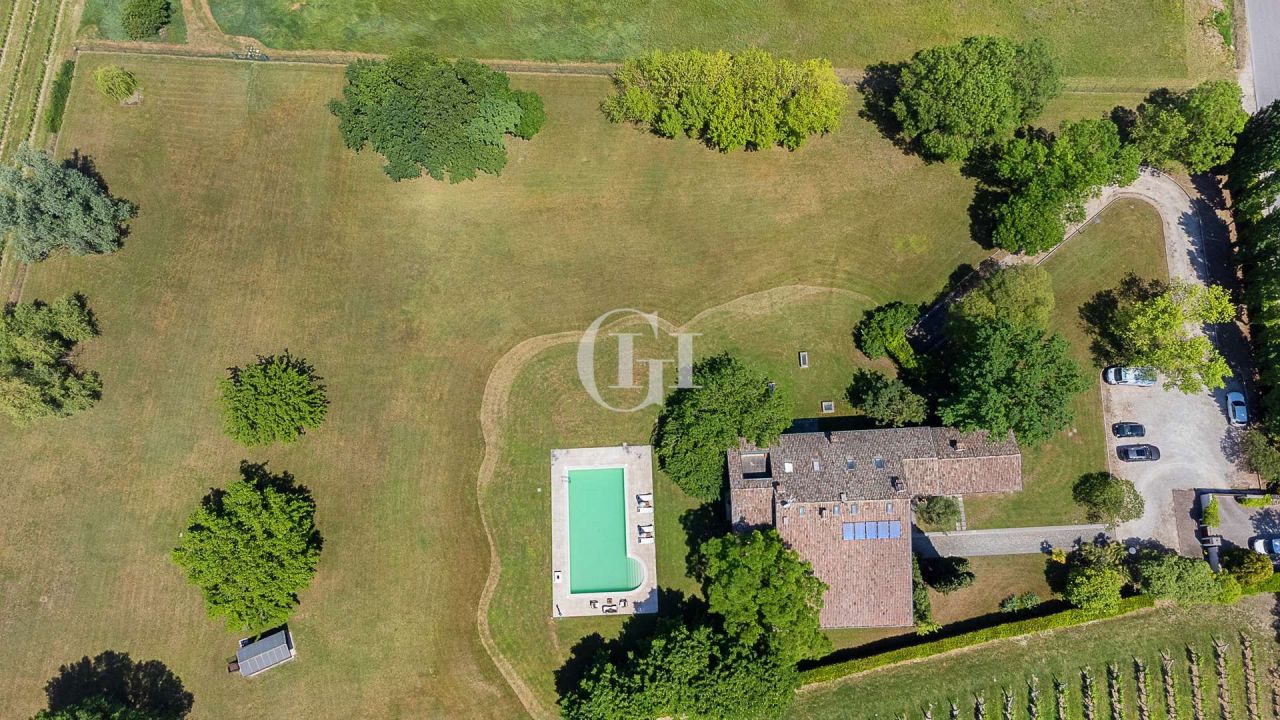 Поместье у озера Гарда, Италия, 950 м² - фото 4