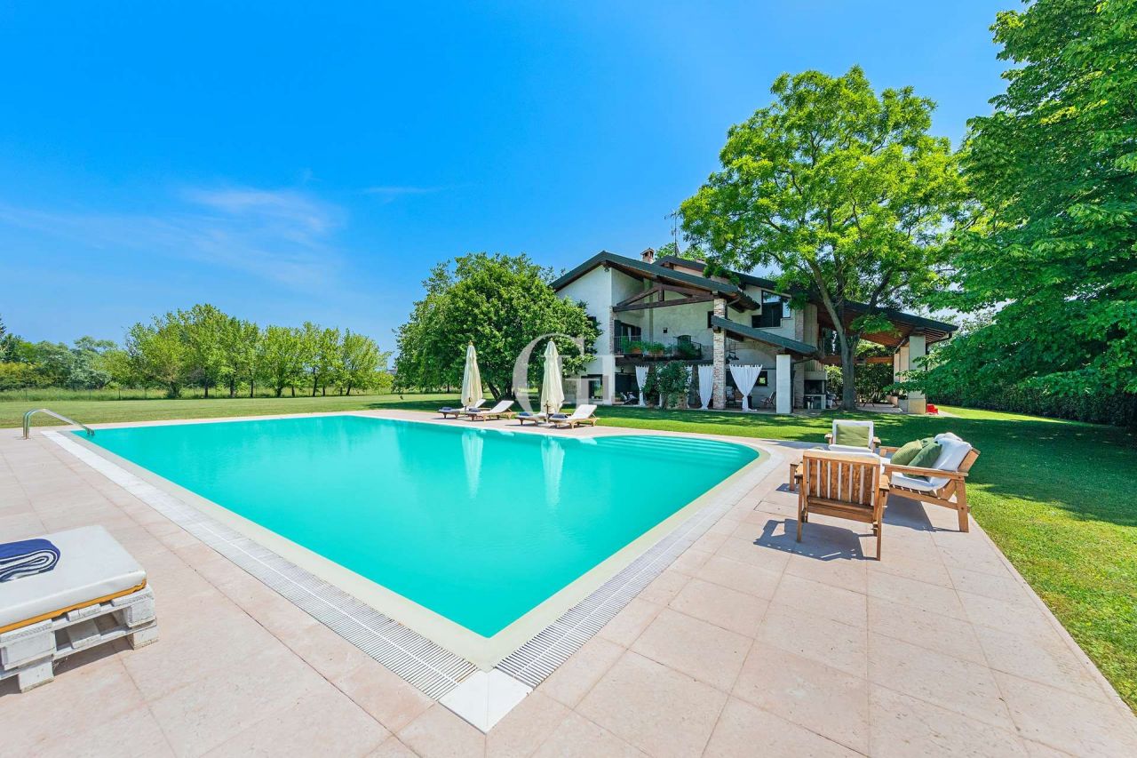 Поместье у озера Гарда, Италия, 950 м² - фото 5