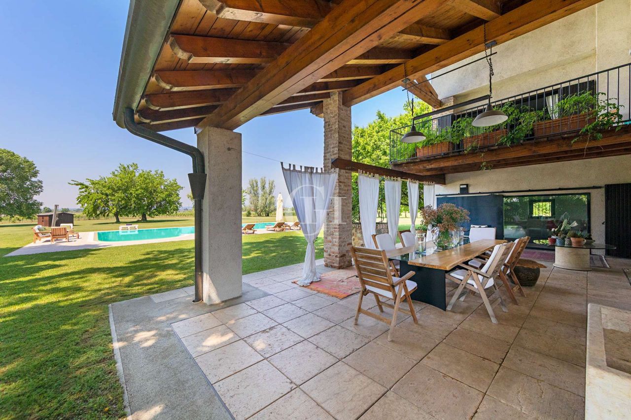 Поместье у озера Гарда, Италия, 950 м² - фото 6