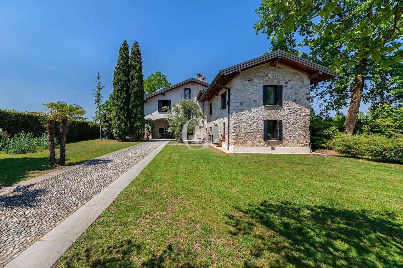 Поместье у озера Гарда, Италия, 950 м² - фото 7