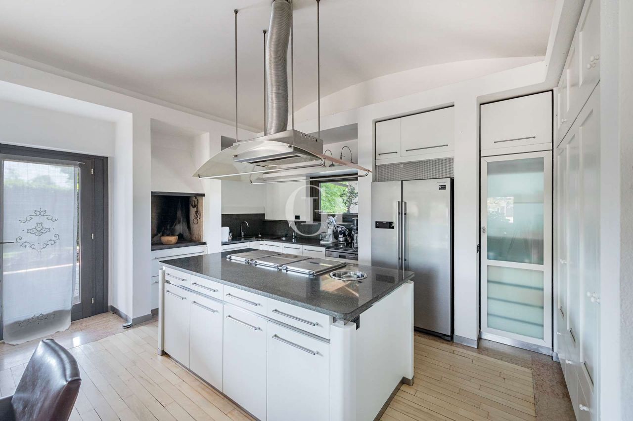 Поместье у озера Гарда, Италия, 950 м² - фото 12