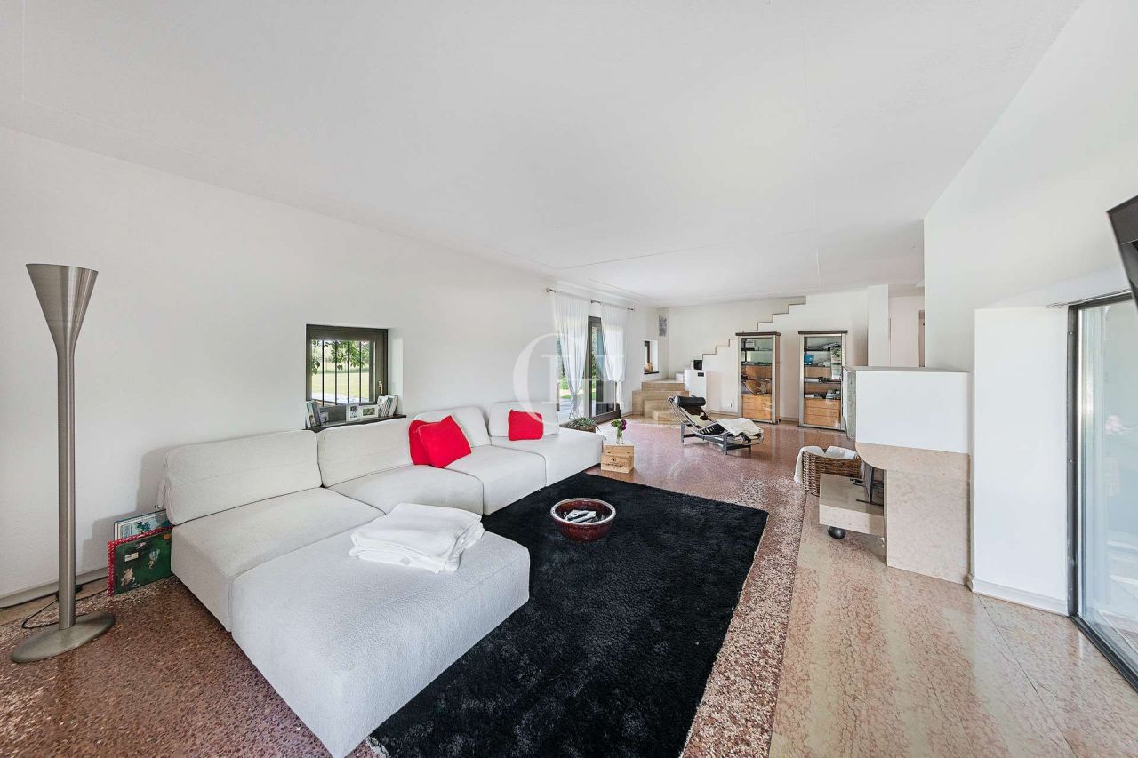 Поместье у озера Гарда, Италия, 950 м² - фото 8