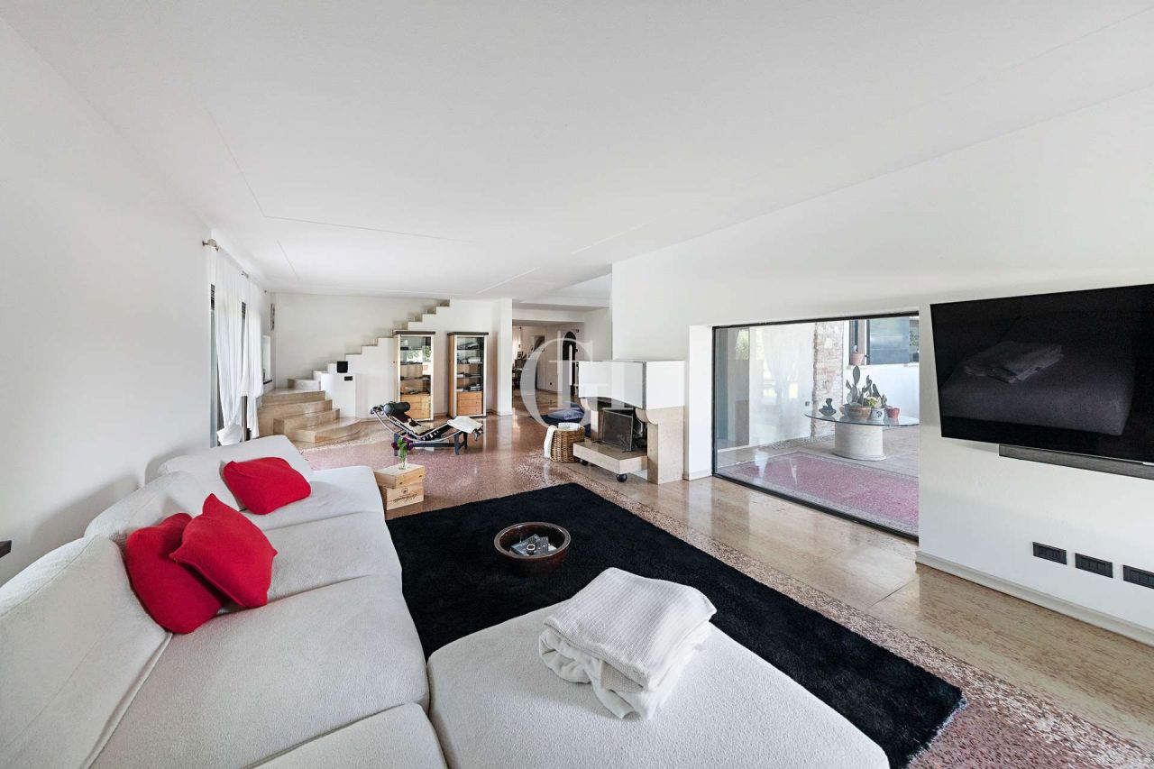 Поместье у озера Гарда, Италия, 950 м² - фото 9