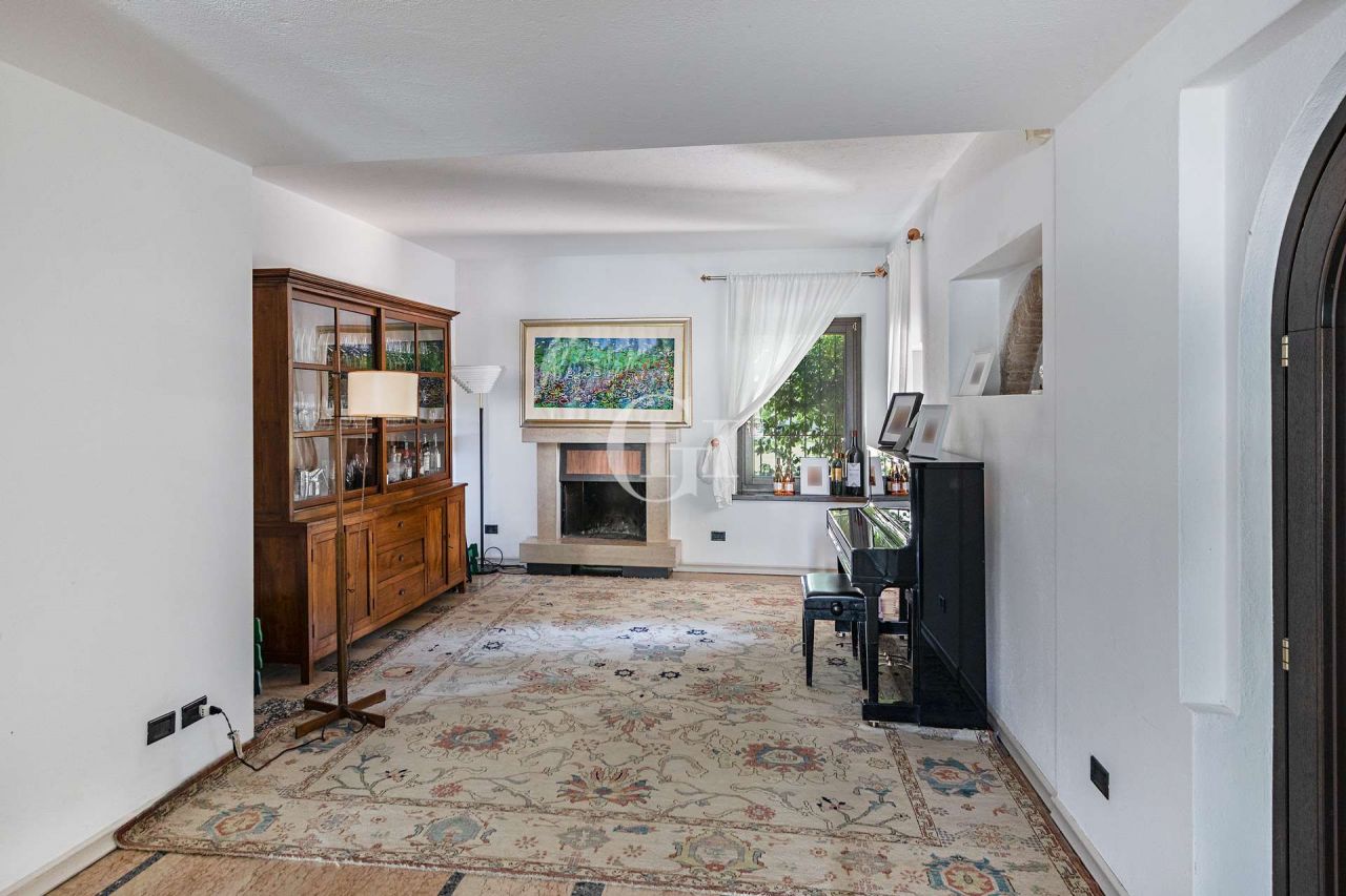 Поместье у озера Гарда, Италия, 950 м² - фото 11