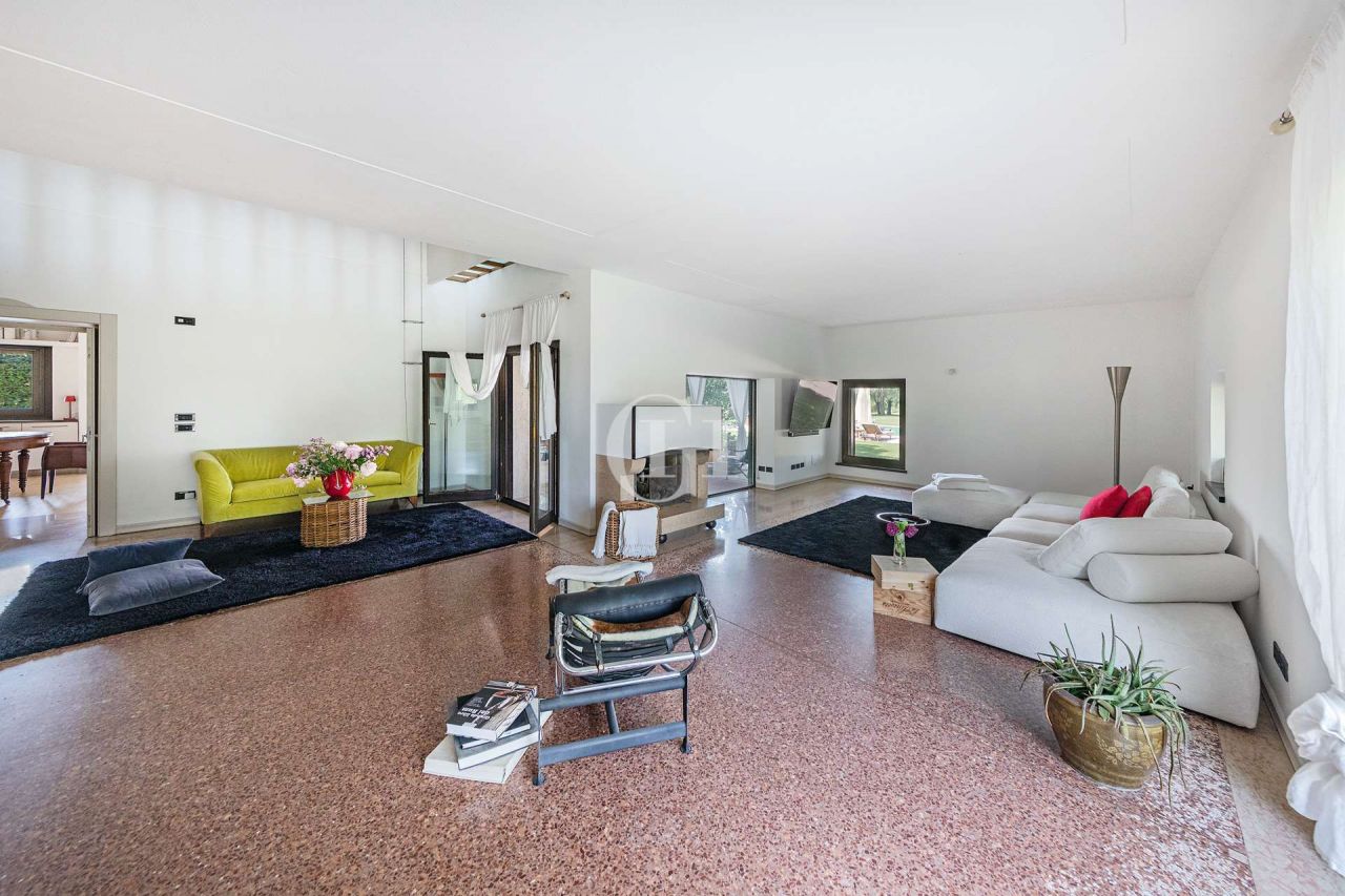 Поместье у озера Гарда, Италия, 950 м² - фото 10