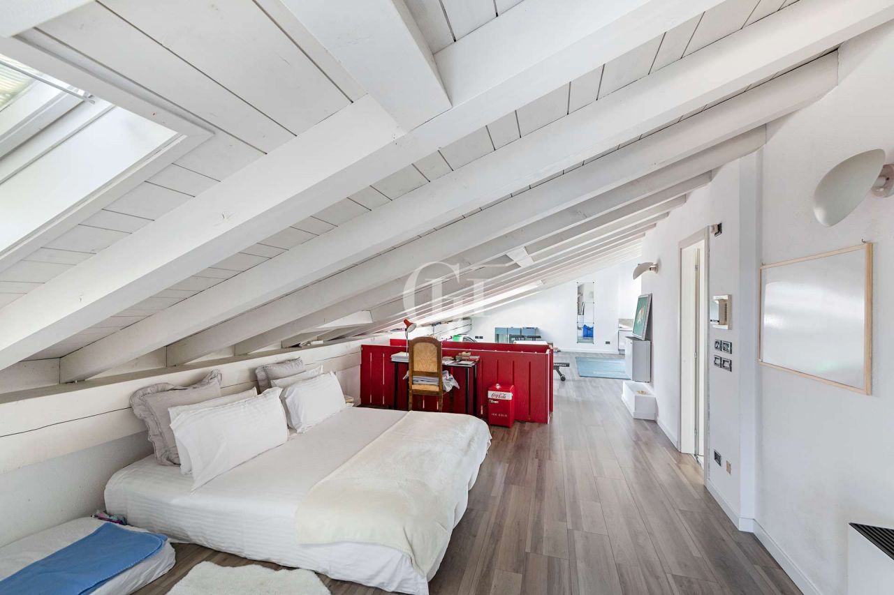 Поместье у озера Гарда, Италия, 950 м² - фото 16