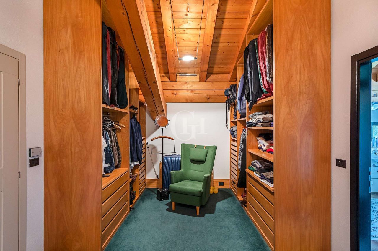 Поместье у озера Гарда, Италия, 950 м² - фото 15