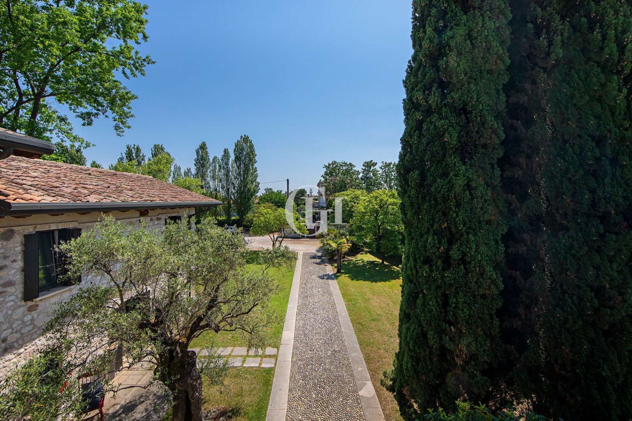Поместье у озера Гарда, Италия, 950 м² - фото 14