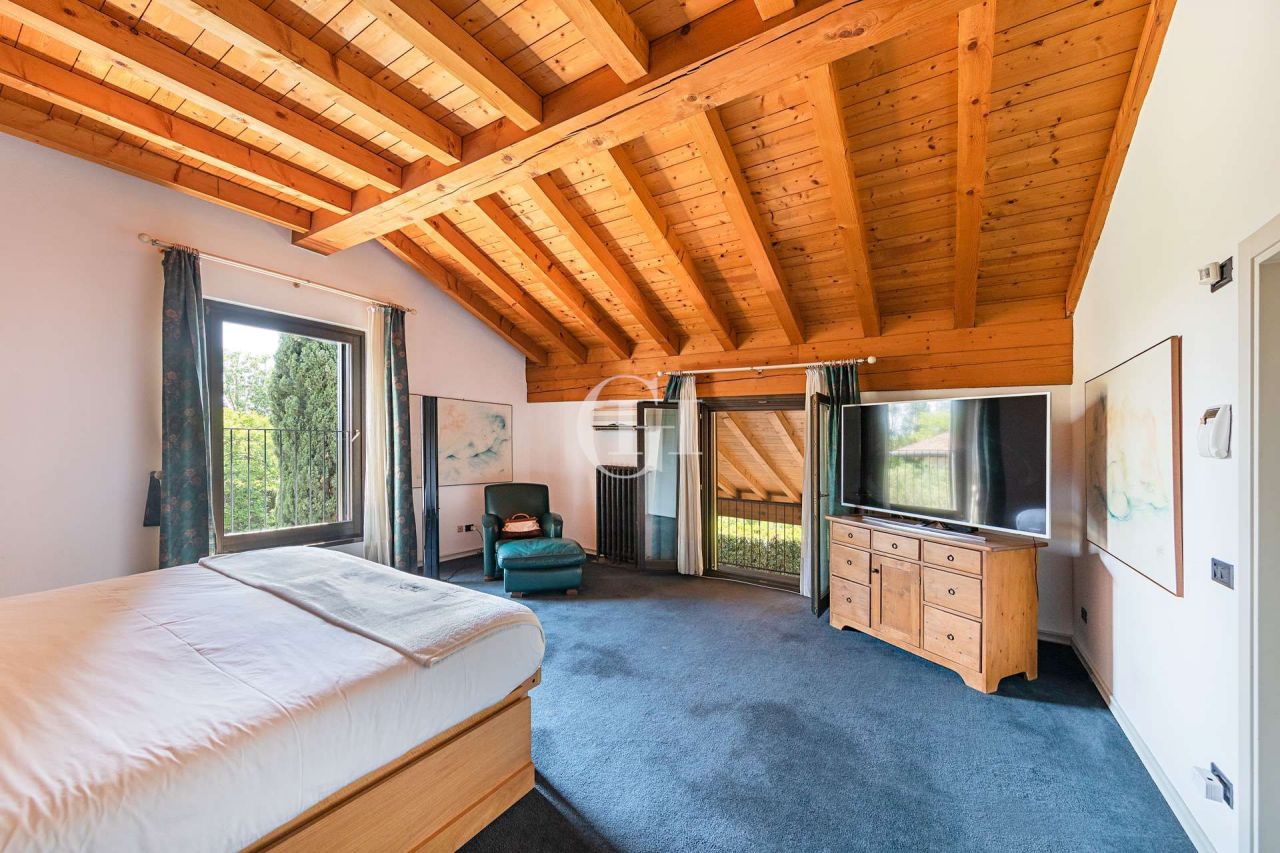 Поместье у озера Гарда, Италия, 950 м² - фото 17