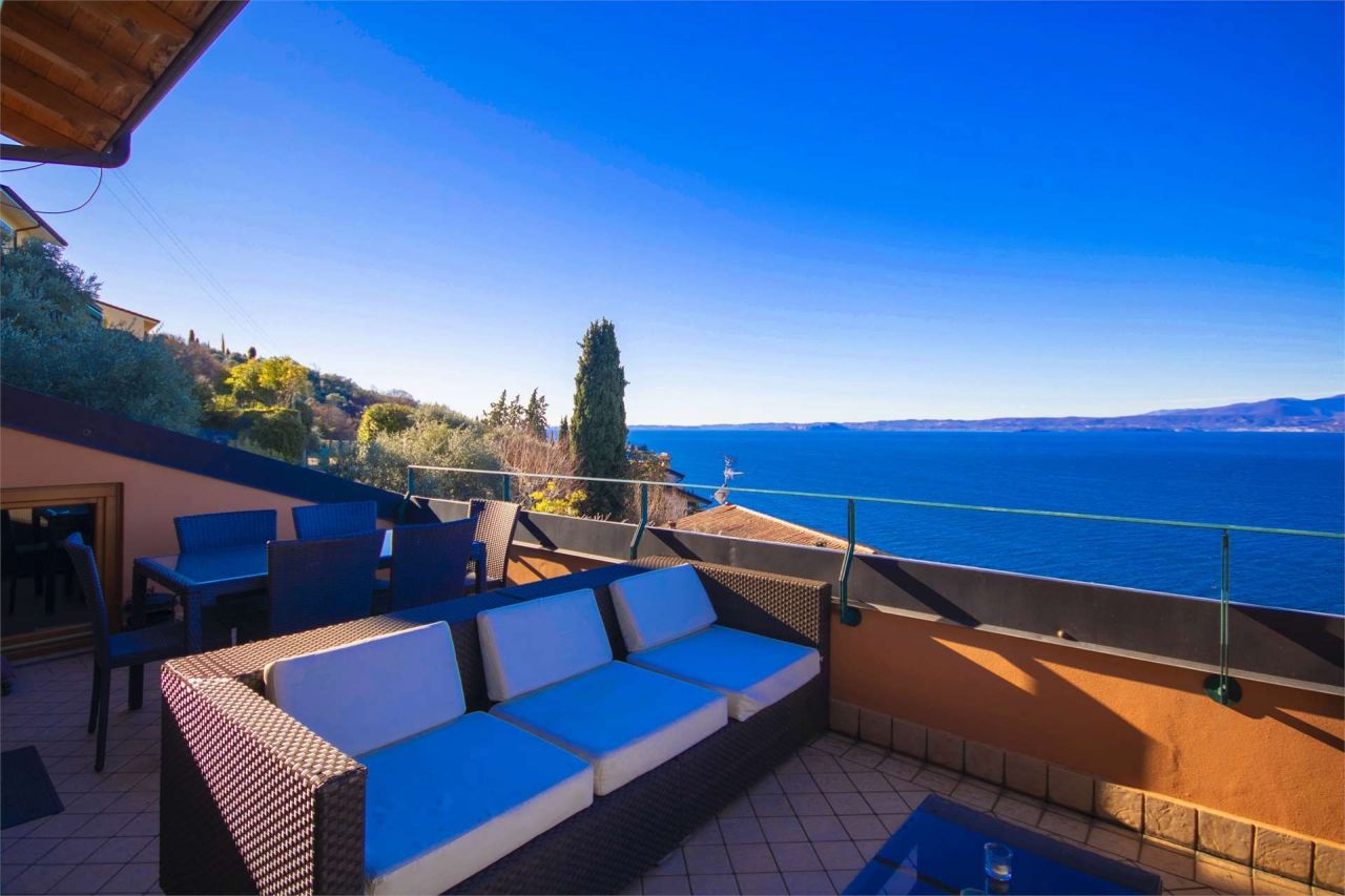 Вилла у озера Гарда, Италия, 353 м² - фото 10