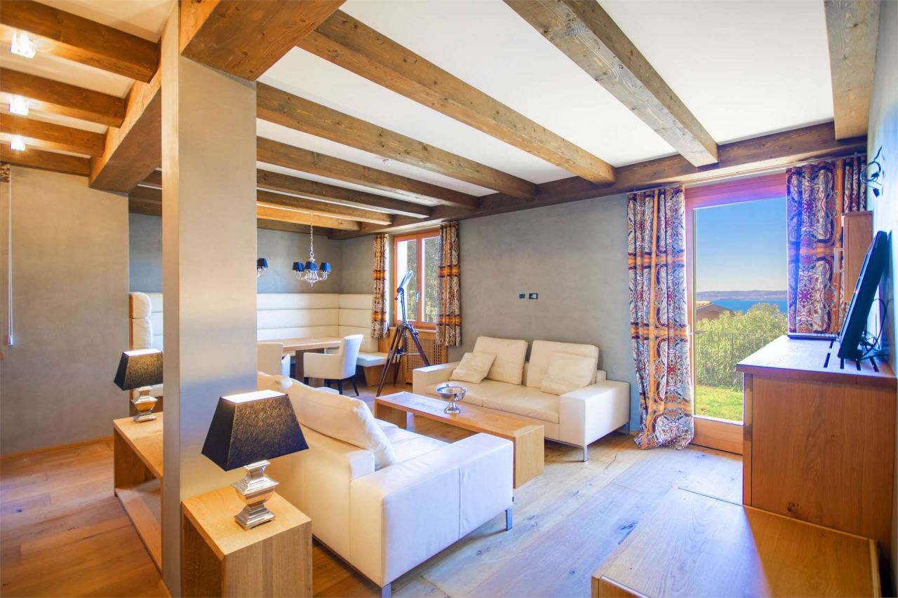 Вилла у озера Гарда, Италия, 353 м² - фото 16