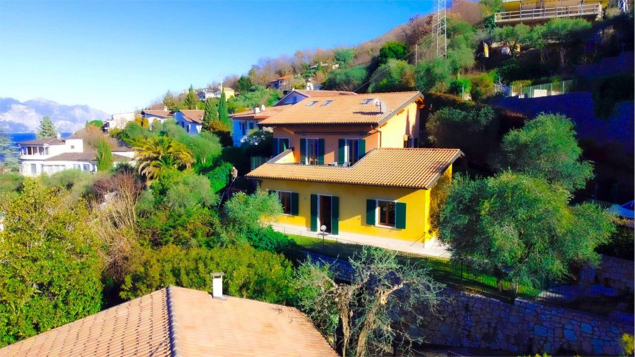 Вилла у озера Гарда, Италия, 353 м² - фото 2