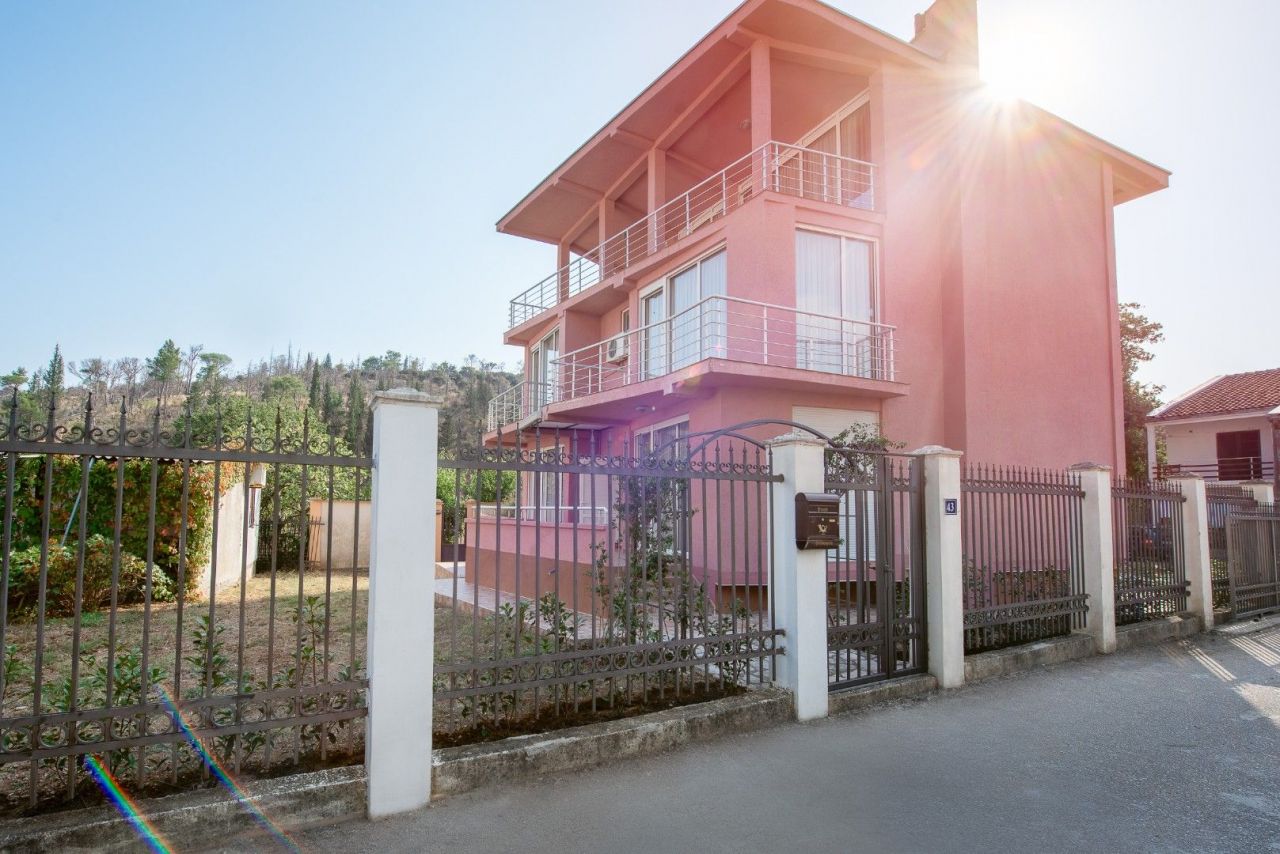Коммерческая недвижимость в Сутоморе, Черногория, 310 м² - фото 1