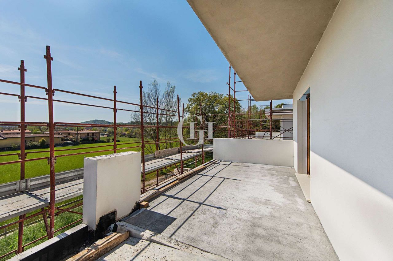 Вилла у озера Гарда, Италия, 210 м² - фото 9