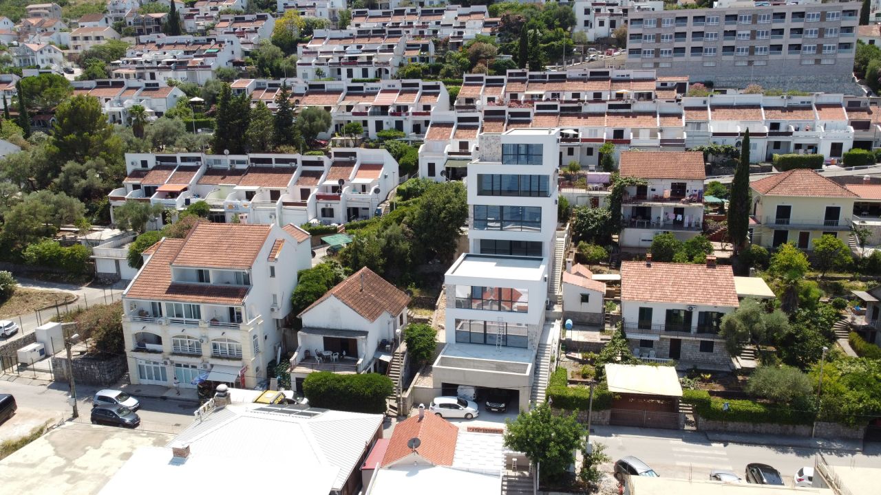 Вилла в Крашичах, Черногория, 315 м² - фото 1